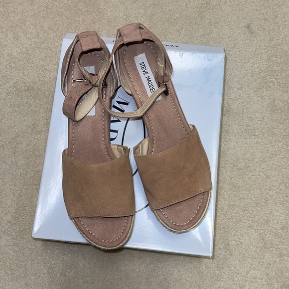 9.5 Steve Madden Wedge Sandals - Picture 2 of 4